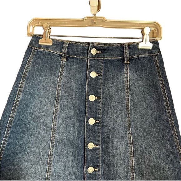 Front button denim skirt. Size 0 - Picture 2 of 7